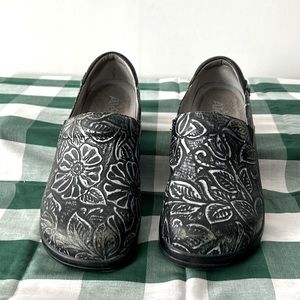 Slightly use women’s 38 Algeria shoes